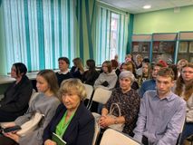 В музейной комнате
