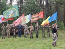Знаменосцы с флагами отрядов