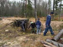 Младшему поколению все  интересно